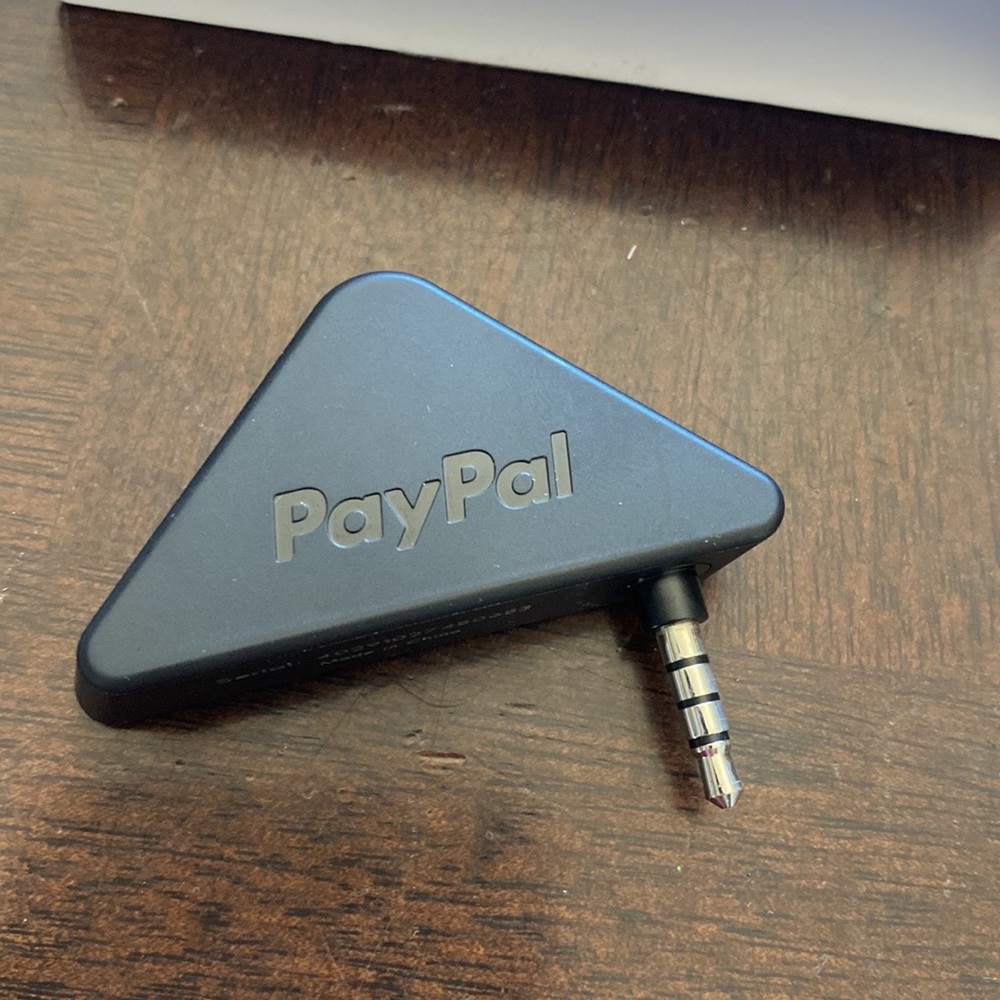 PayPal mobile card reader - Picture 4 of 9